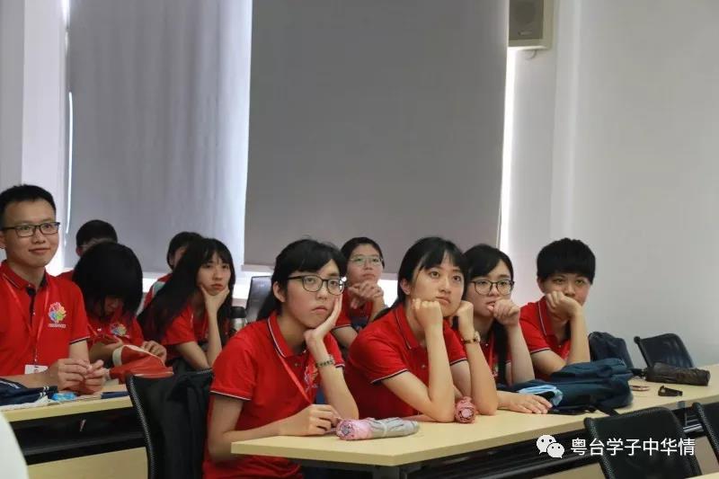 我校驻地粤台青年学子聆听创新创业讲座.jpg