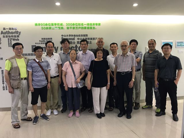 民进支部参观《家庭医生》_副本.jpg